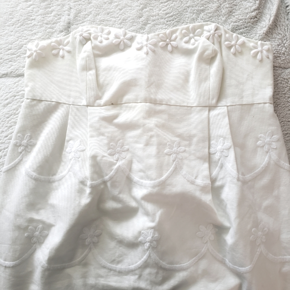 Host Pick 🥂 Lilly Pulitzer White Embroidered Floral Stapless Mini Dress